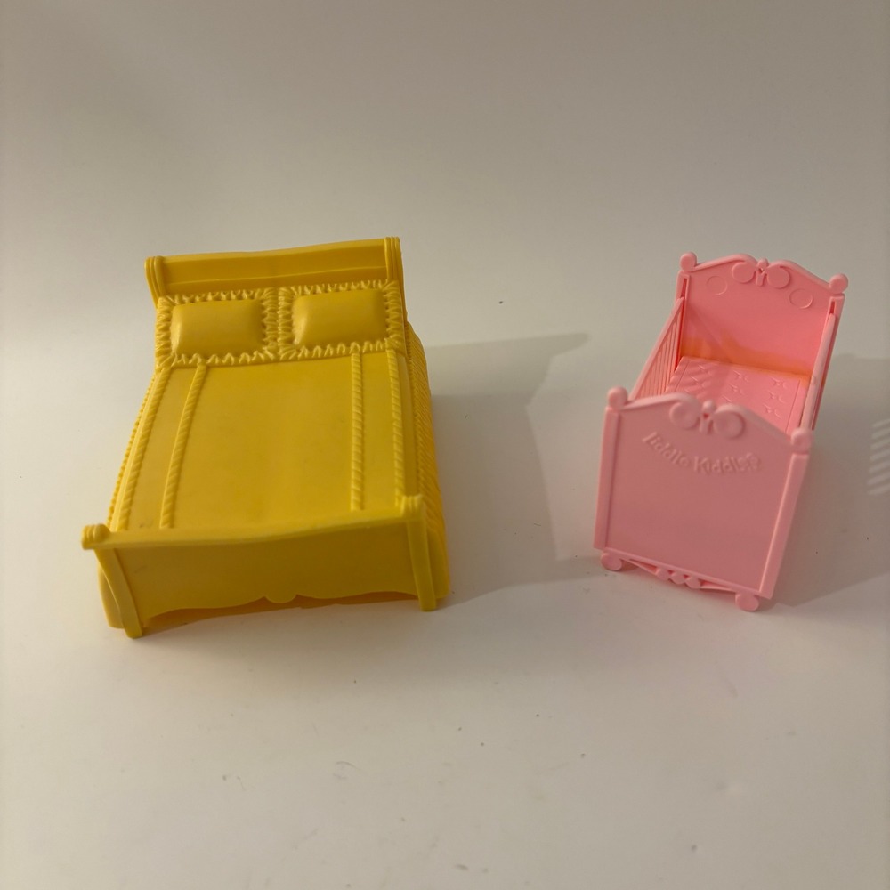 VTG Marx Yellow Sleigh Bed & Mattel Liddle Kiddle Pink Crib Nursery Lot